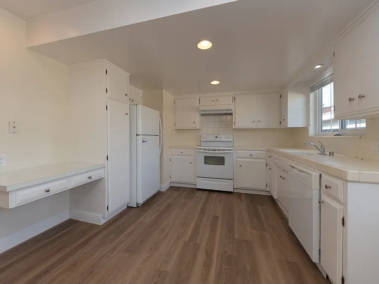 2368 Pauline Dr — Photo 4