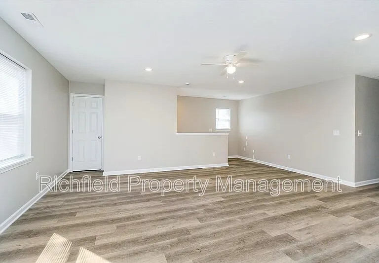 2757 Columbia Ave #B — Photo 4