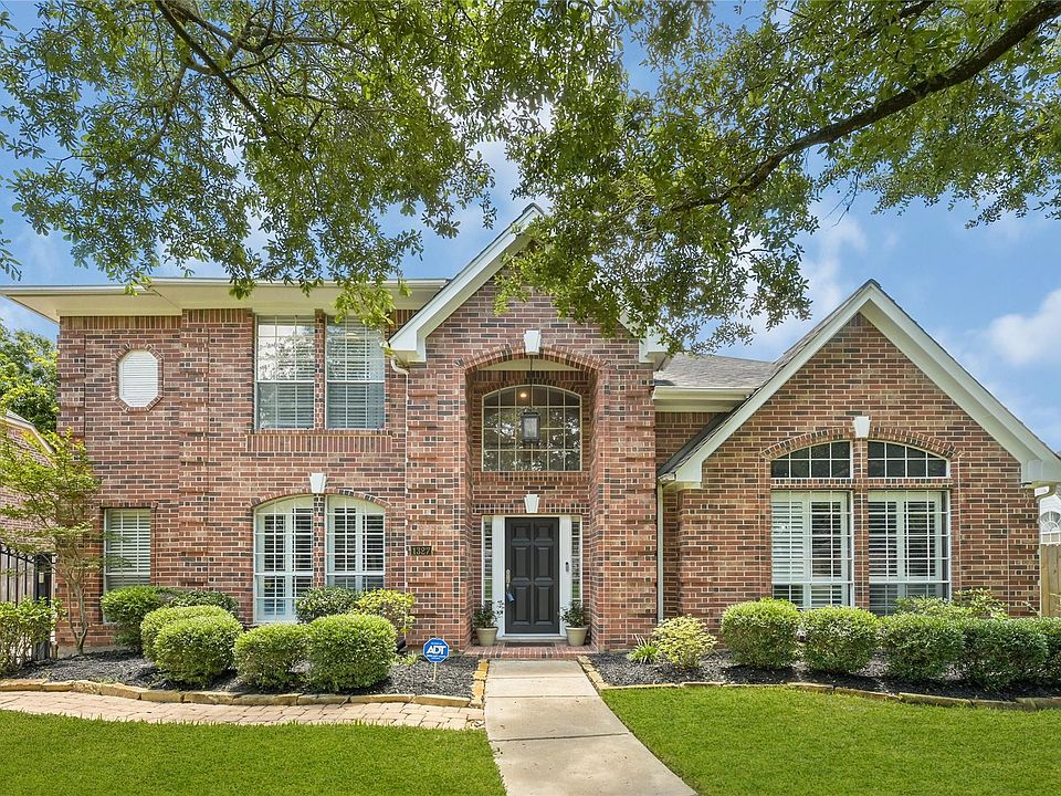 1st image of 1327 Blackthorne Dr