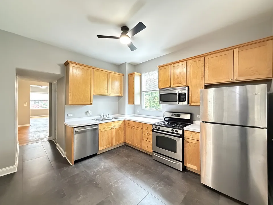 2101 W Montrose Ave #3C