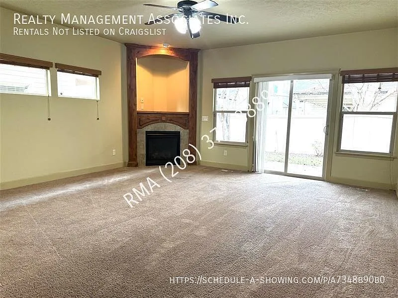 Luxurious 3-Bedroom, 3-Bath Townhouse with Bonus Room — Photo 2