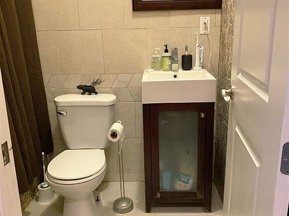 4th image of 227 Stanhope St #2E