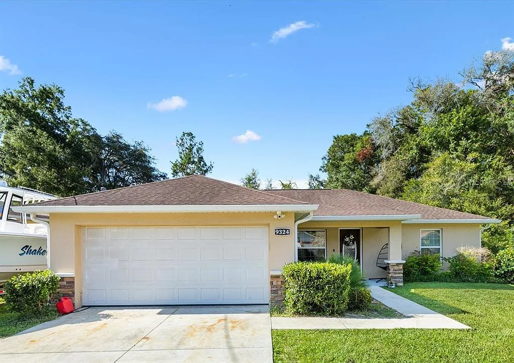 3 bed, 2.0 bath, 1381 sqft, $1,800 — Photo 1