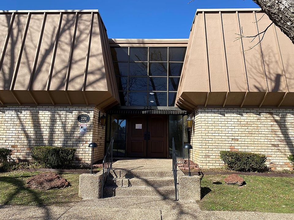 1st image of 220K W Twohig Ave