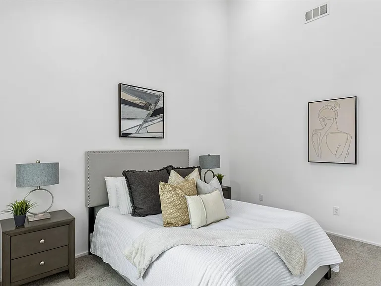 5647 Live Oak St #101 — Photo 22