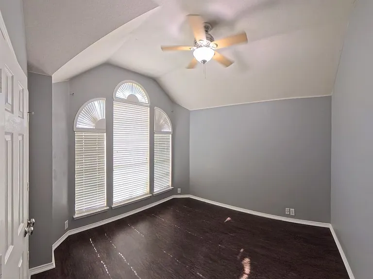 2029 Oak Manor Dr — Photo 9
