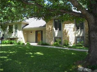 216 NW Candlebark Ct, Lees Summit, MO 64064