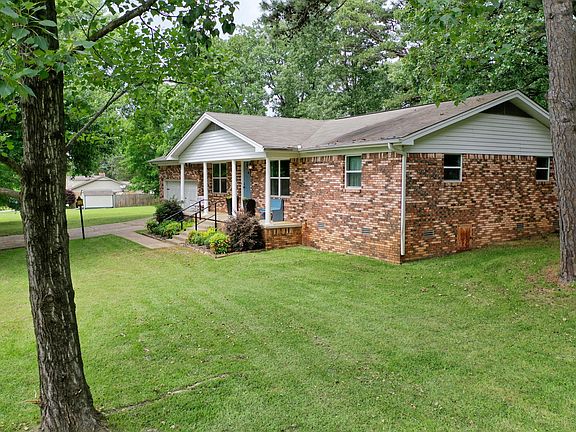 3rd image of 111 Lakewood Cir