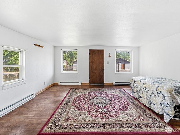 2nd image of 828 Edgewood