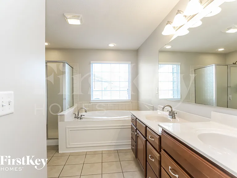 1301 Old Heritage Pl — Photo 9