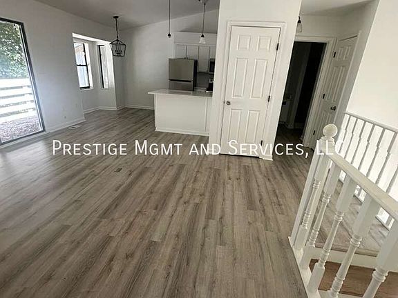 4th image of 2 Villa Dr #D