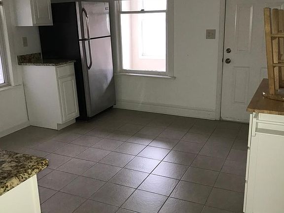 4th image of 2854 N Hamlin Ave APT 3