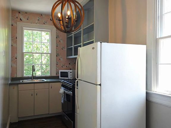 2nd image of 2527 Q St NW APT 204