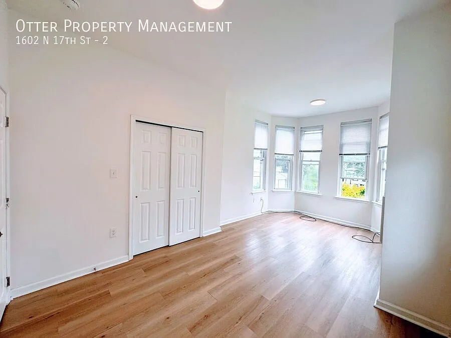 Bright 1BR Apartment Near Temple University Street Parking Available — Photo 3