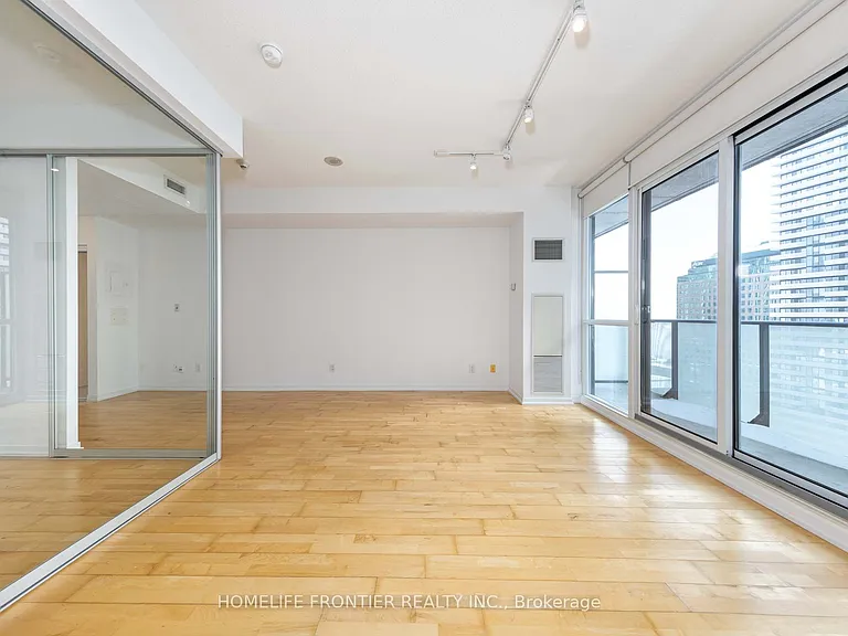 65 Bremner Blvd #2111 — Photo 14