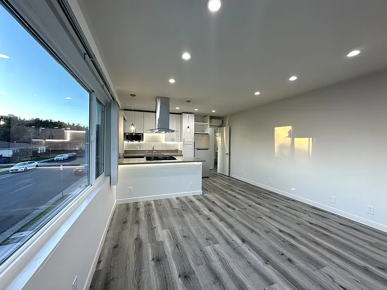 1720 Butler Ave #5A — Photo 3