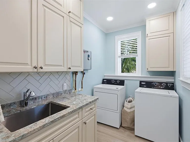 115 Aqua Ln — Photo 47
