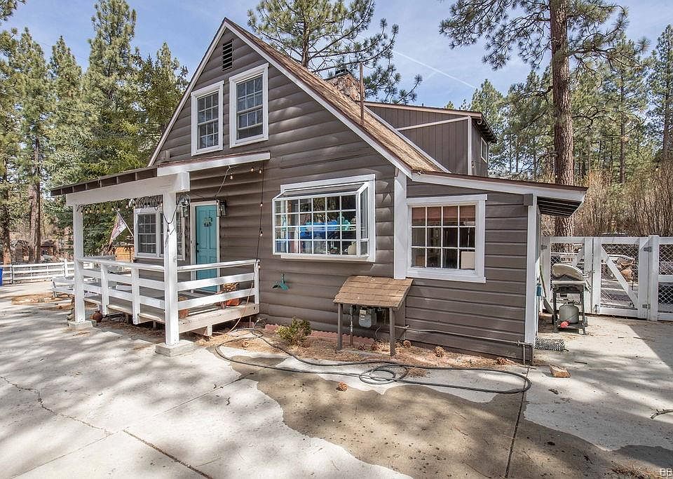 1st image of 660 Barret Way