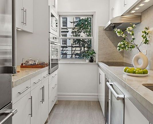 5th image of 120 E 81st St APT 3E
