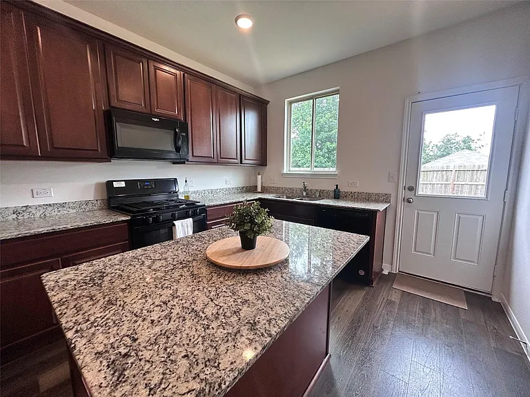 118 Ashwood Glade Dr — Photo 6