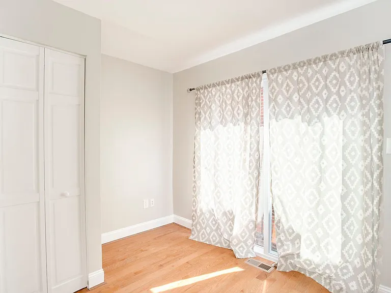 7 E Hamburg St — Photo 14