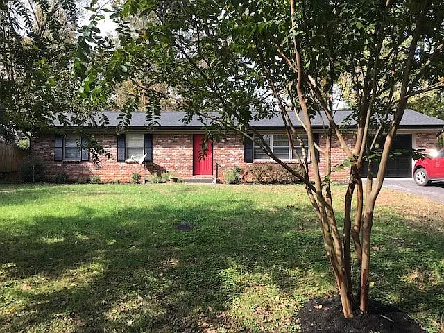 1701 Kemper Ln — Photo 2