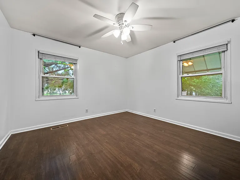 819 Pleasant Dr — Photo 32