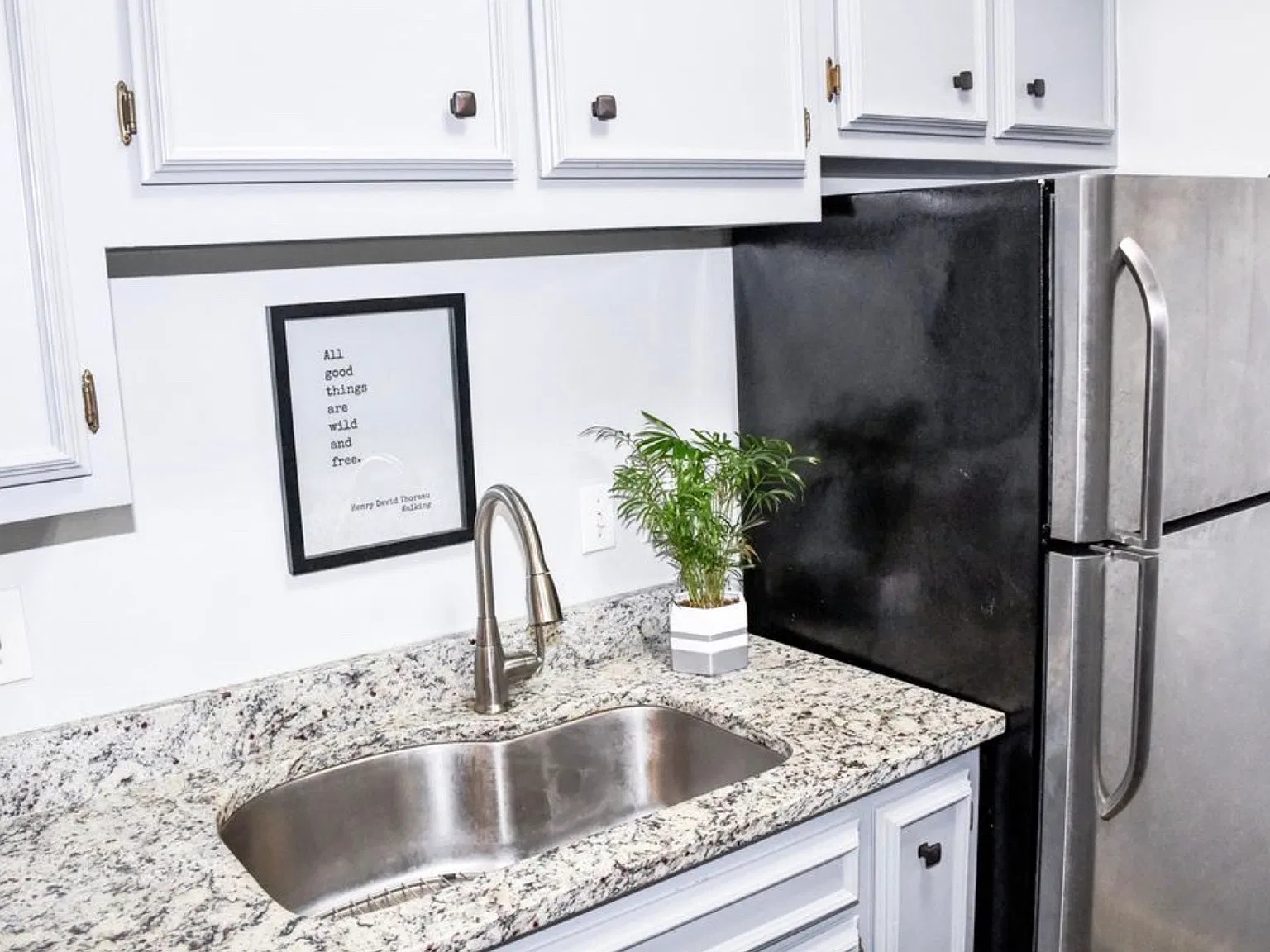 1 bed, 898 sqft, $1,820 — Photo 3