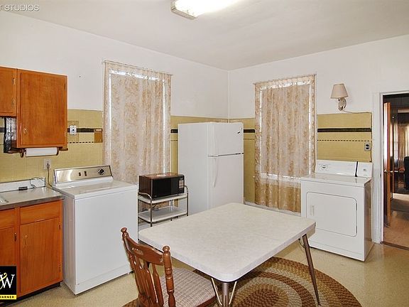4th image of 2612 S 58th Ave