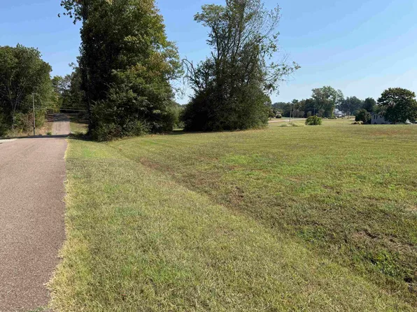 36-37 38 Tennessee River Ln, Savannah, TN 38372