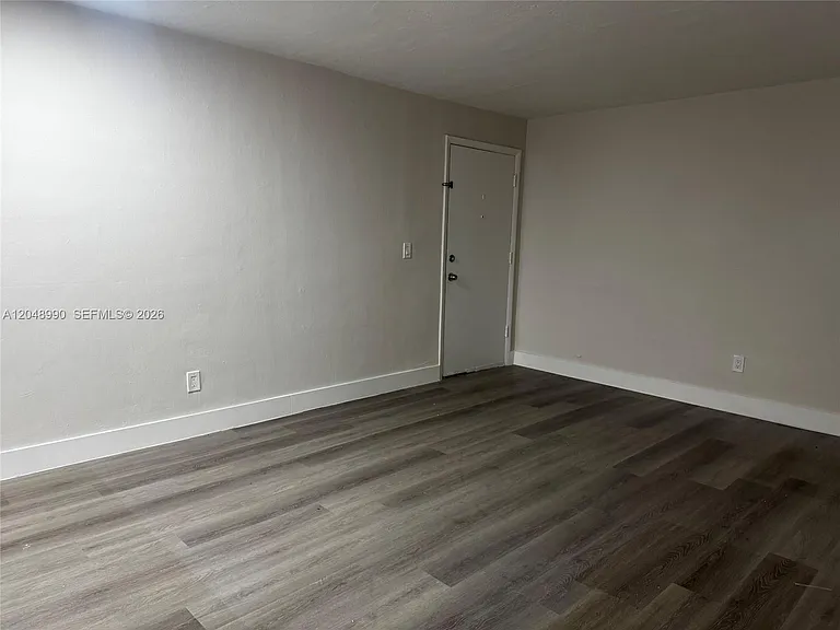 1345 W 28th St #4 — Photo 14