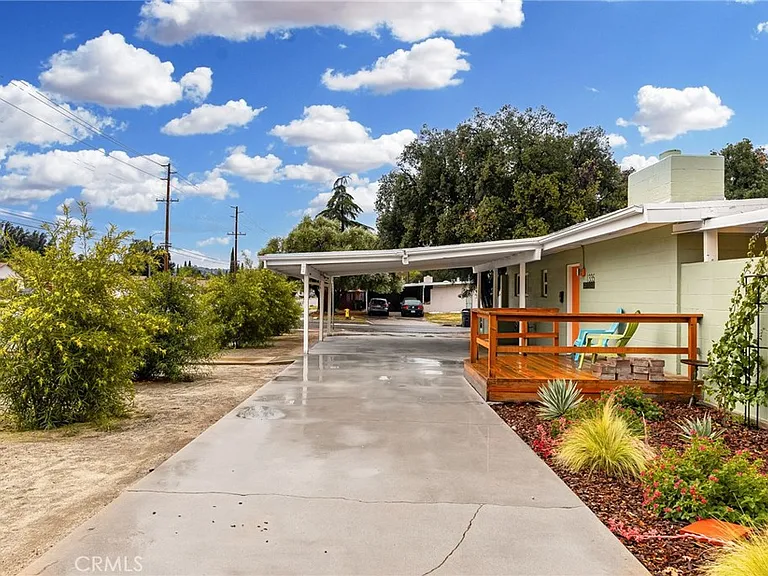 1335 Campus Ave — Photo 4