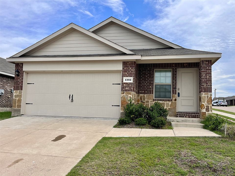 1st image of 1302 Draper Ln