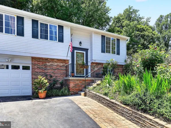 8471 Great Lake Ln, Springfield, VA 22153