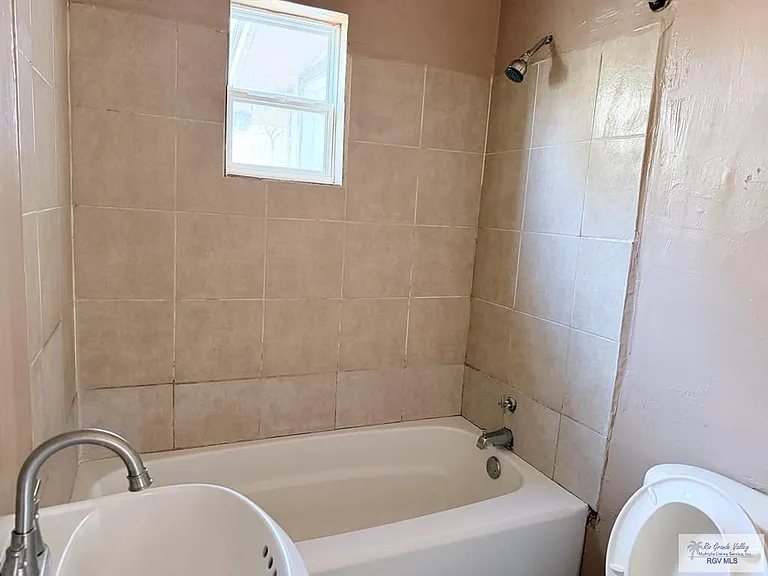 17 Midway Dr — Photo 4