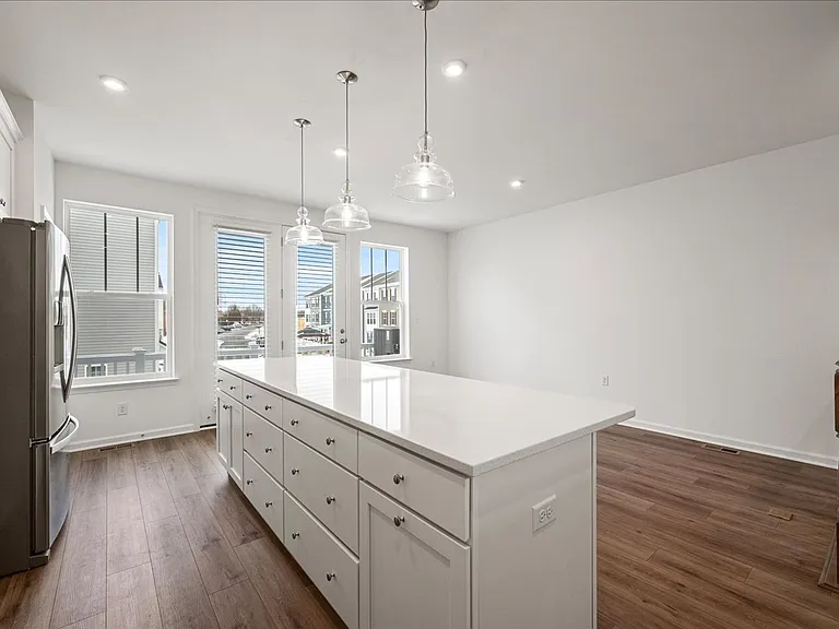 644 Hemsworth Ln — Photo 11