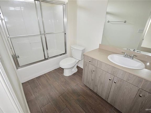 4th image of 411 Carlisle Ave
