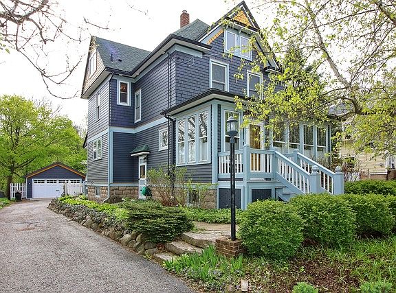 2nd image of 525 Austin Ave