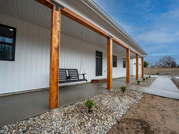 2nd image of 586 W Buchanan Rd