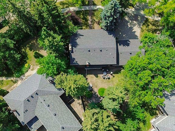 3rd image of 24 Wellington Cres NW