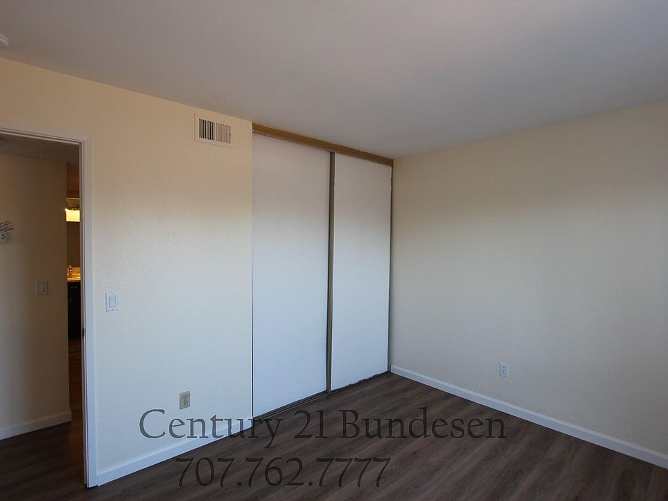 1st image of 119 Bond Ave