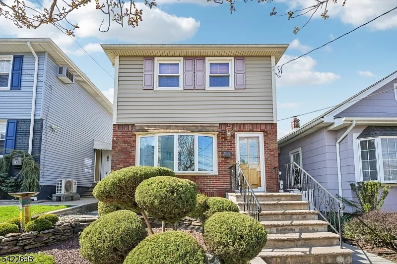 151 Arlington Blvd photo 1