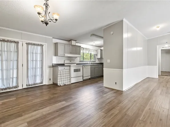 2042 Longview Road, Rockaway Beach, MO 65740