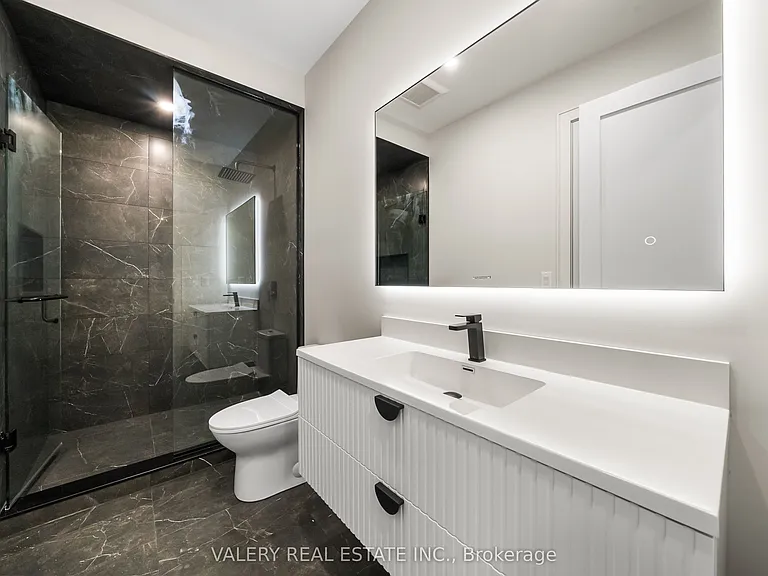 131 Dovercourt Rd #MAIN — Photo 12