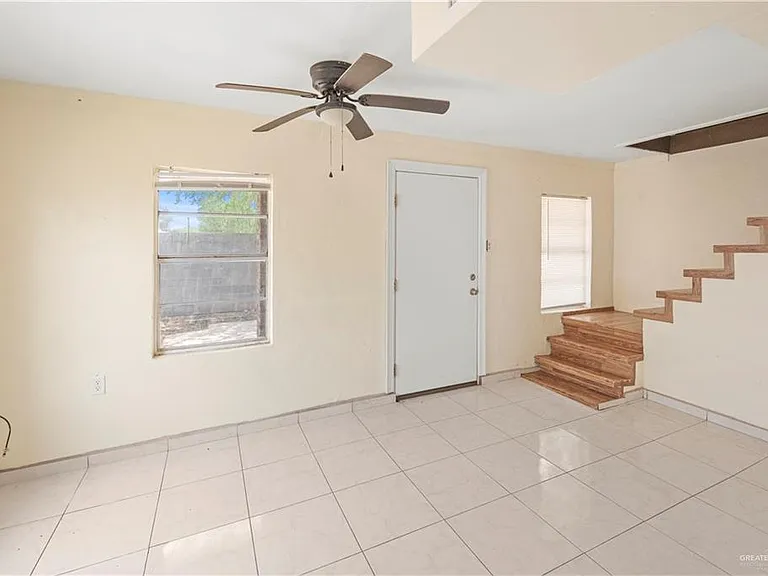 307 S Cox St — Photo 4