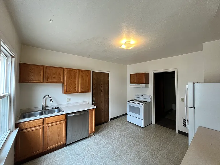1020 E Johnson St #1 — Photo 8