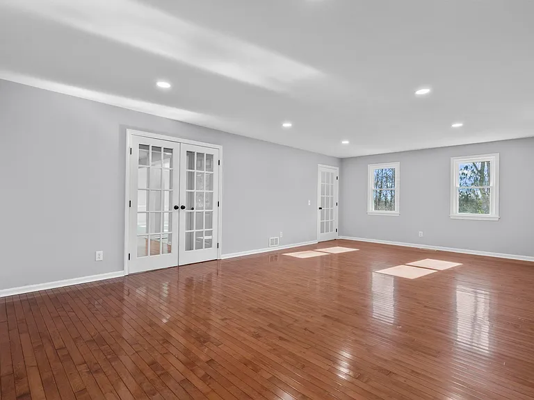 40 Harkness Dr — Photo 9