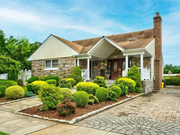 118 Chicago Avenue, Massapequa, NY 11758