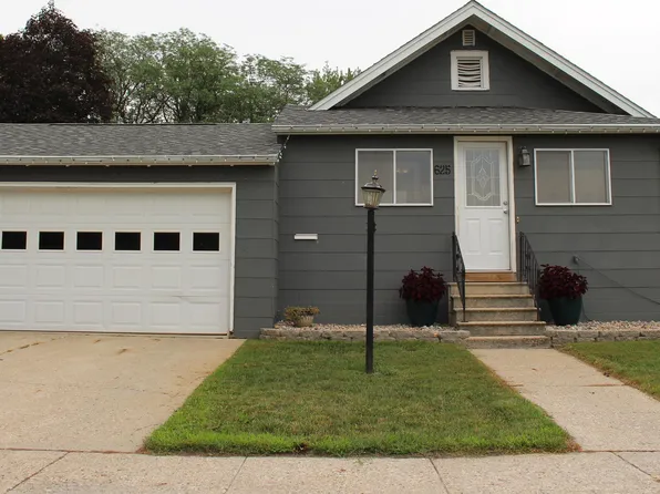 625 S 12th St, Sac City, IA 50583