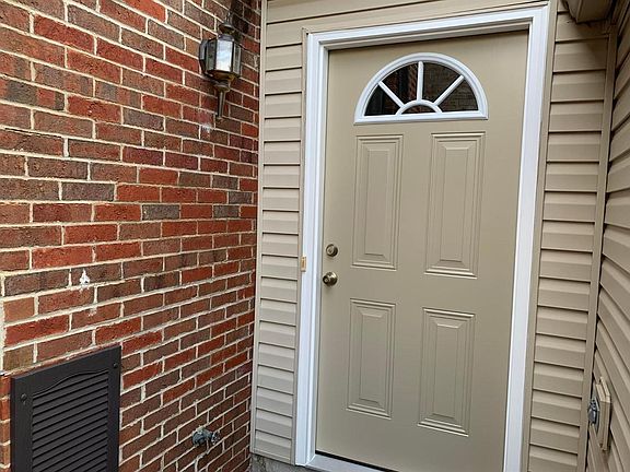 3rd image of 2527 Knightsbridge Ln